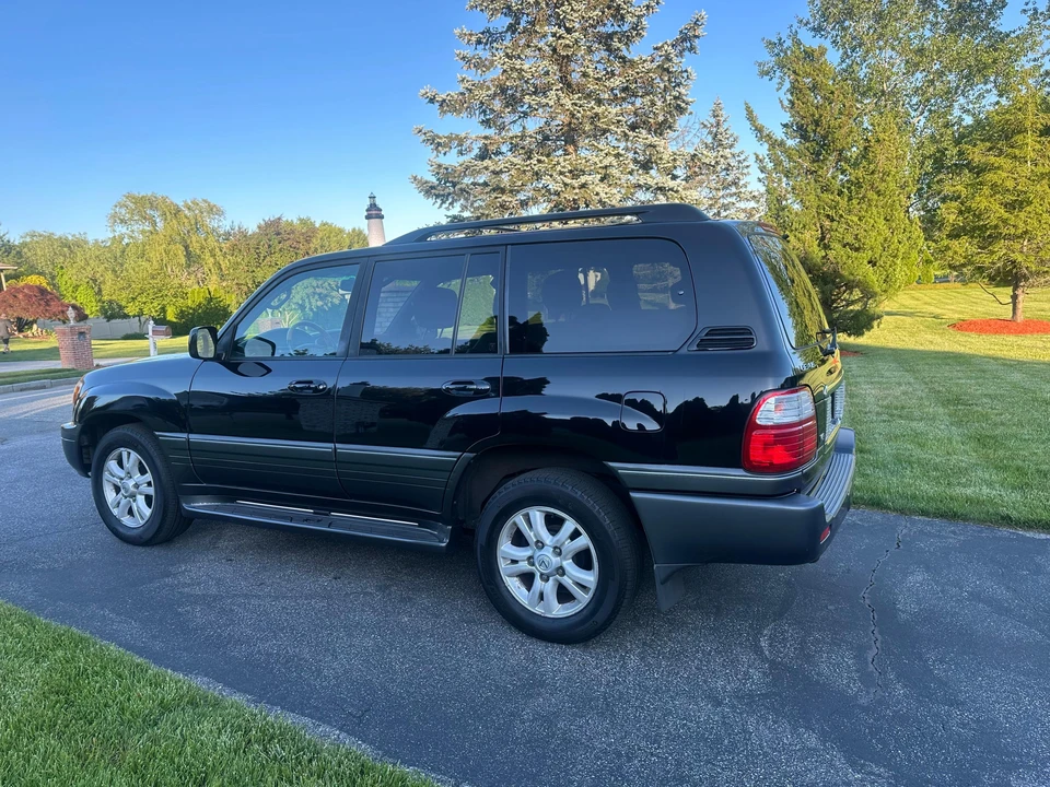 2005 Lexus LX 2nd Gen - Image 10 of 31