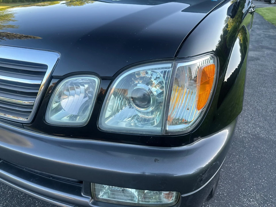 2005 Lexus LX 2nd Gen - Image 21 of 31