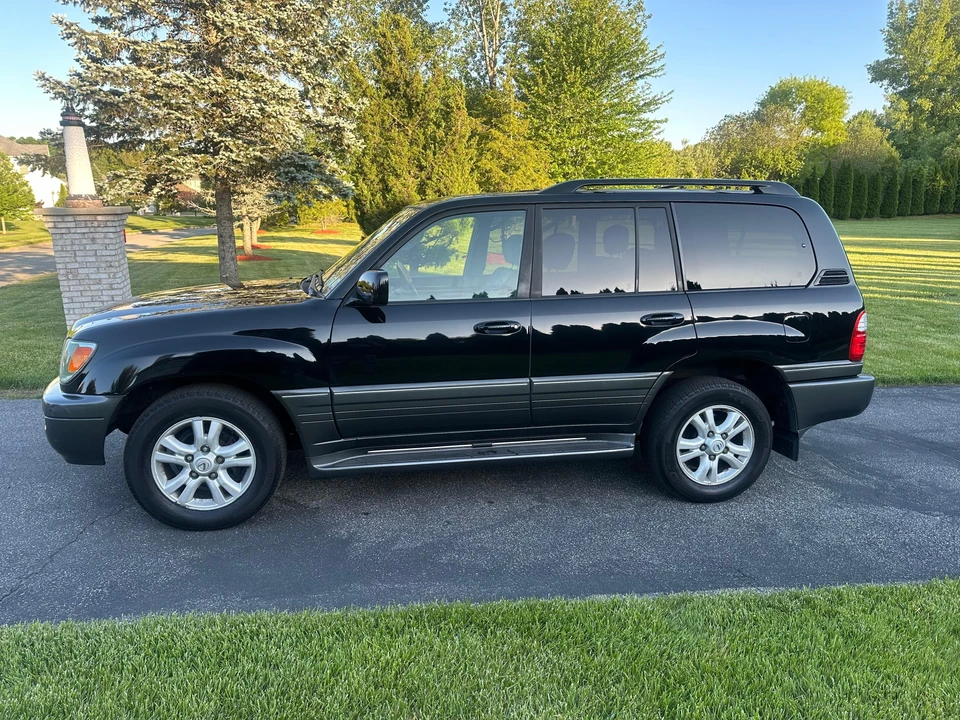 2005 Lexus LX 2nd Gen - Image 8 of 31
