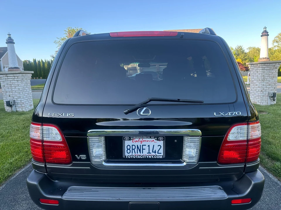 2005 Lexus LX 2nd Gen - Image 26 of 31