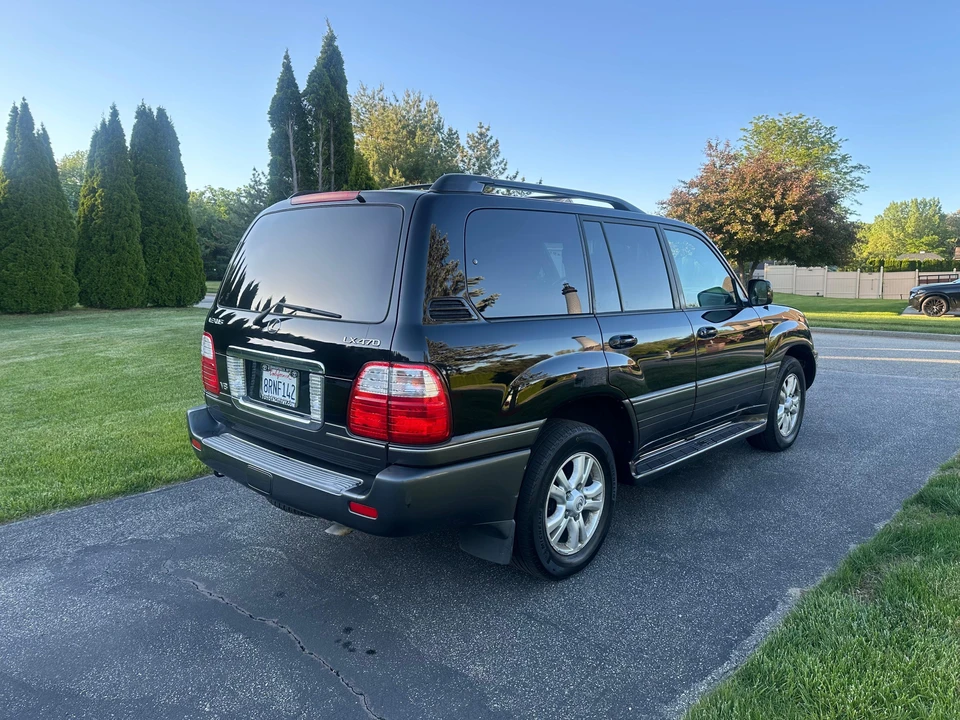 2005 Lexus LX 2nd Gen - Image 12 of 31