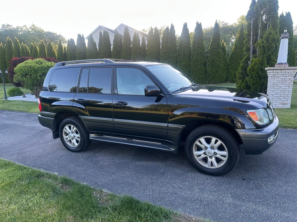 2005 Lexus LX 2nd Gen - Image 15 of 31