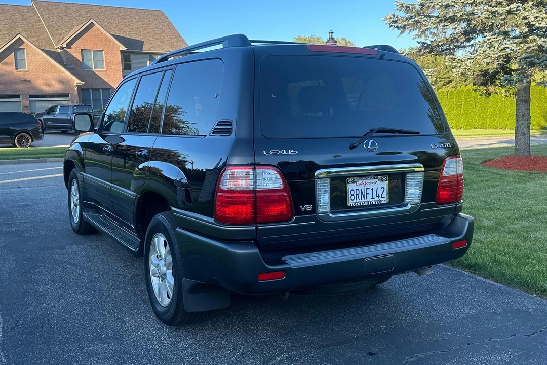 2005 Lexus LX 2nd Gen - Image 4 of 31