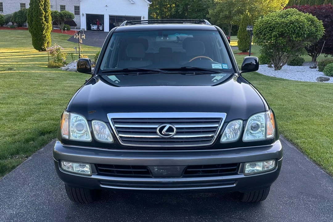 2005 Lexus LX 2nd Gen - Image 2 of 31