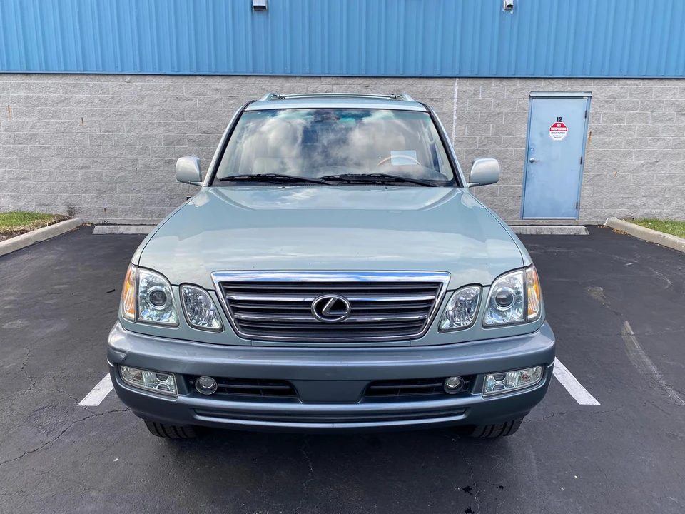 2005 Lexus LX 2nd Gen - Image 2 of 31