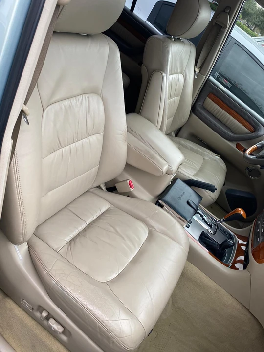 2005 Lexus LX 2nd Gen - Image 16 of 31