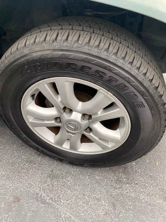 2005 Lexus LX 2nd Gen - Image 11 of 31