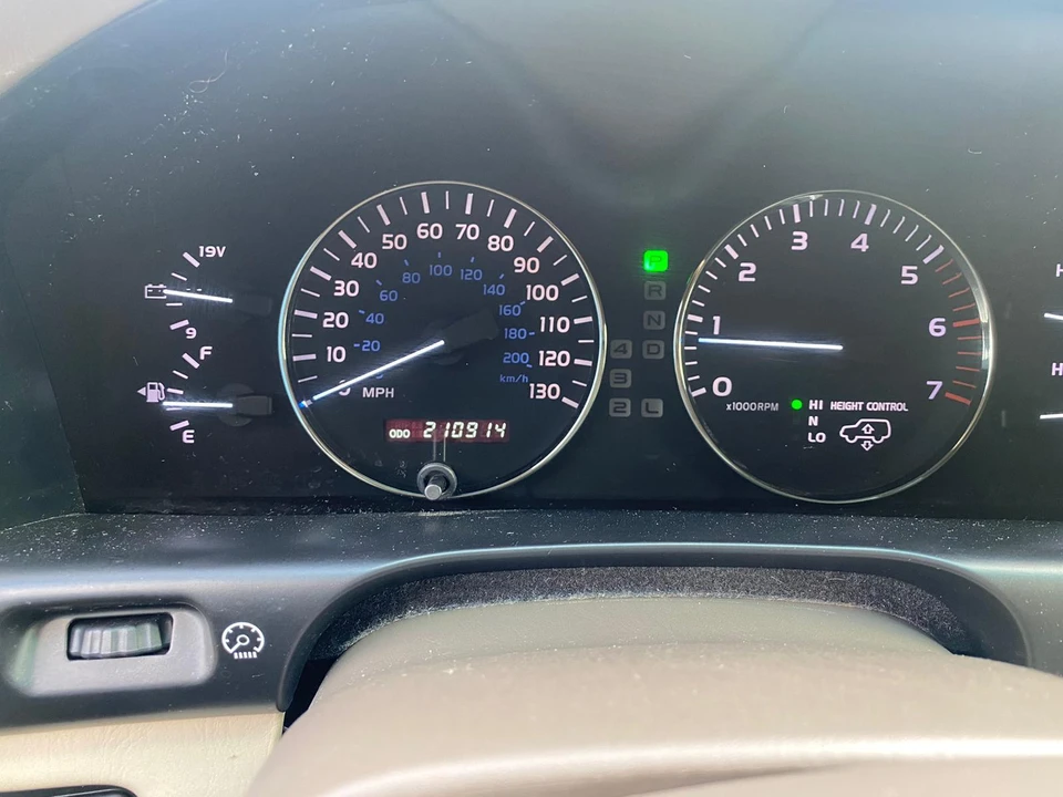 2005 Lexus LX 2nd Gen - Image 18 of 31