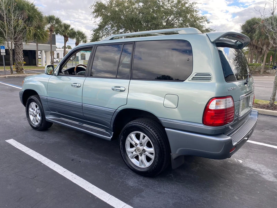 2005 Lexus LX 2nd Gen - Image 6 of 31