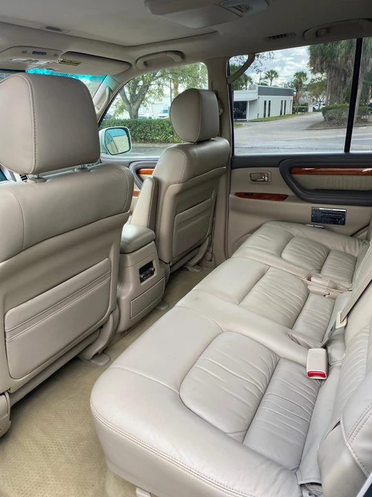 2005 Lexus LX 2nd Gen - Image 26 of 31