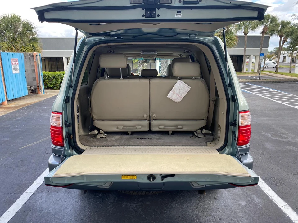 2005 Lexus LX 2nd Gen - Image 31 of 31