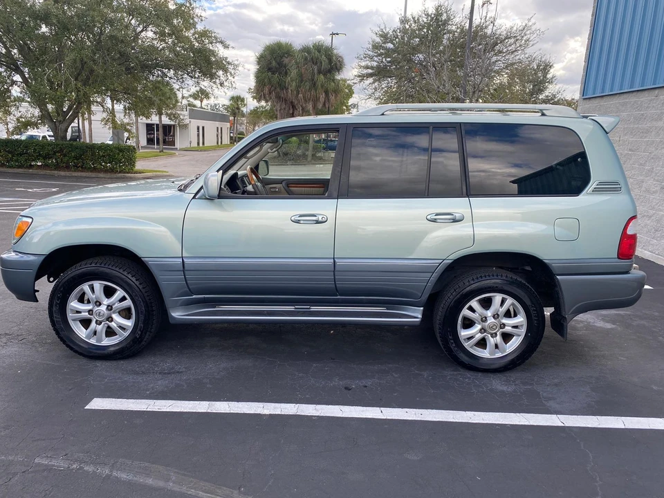 2005 Lexus LX 2nd Gen - Image 3 of 31