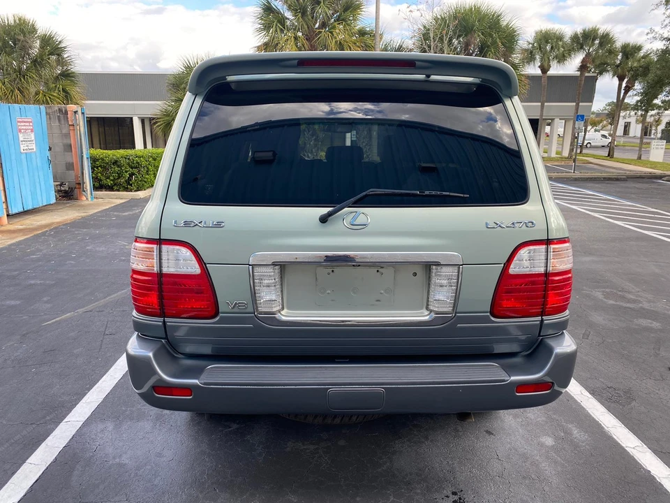 2005 Lexus LX 2nd Gen - Image 5 of 31