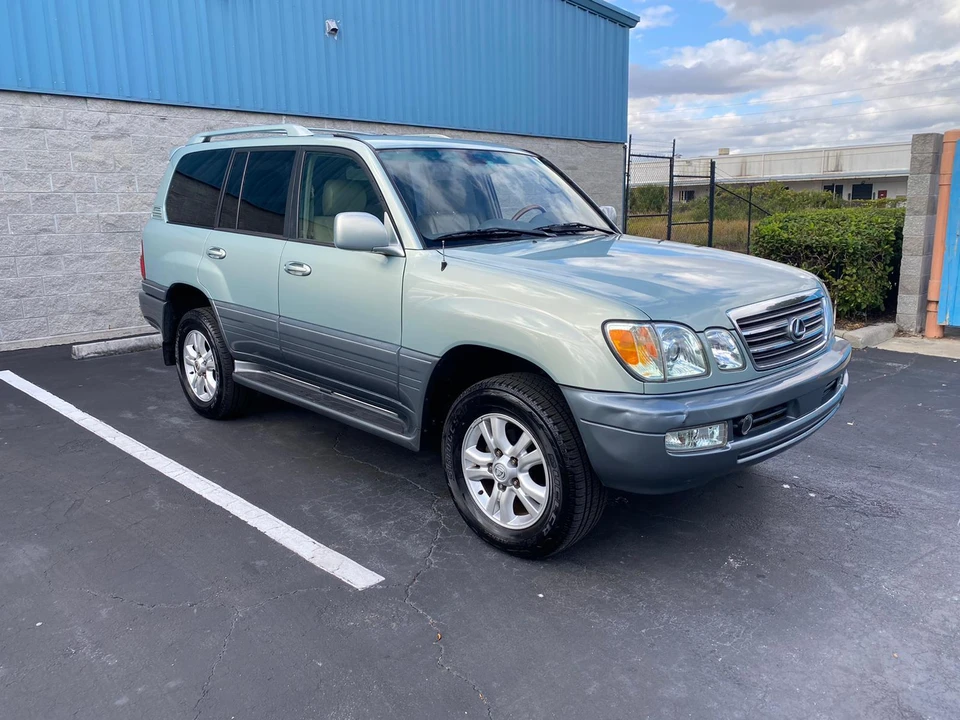 2005 Lexus LX 2nd Gen - Image 8 of 31