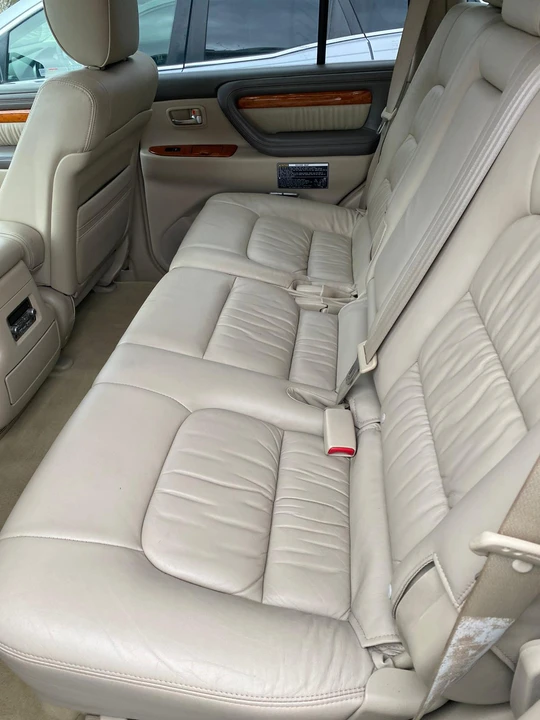 2005 Lexus LX 2nd Gen - Image 27 of 31