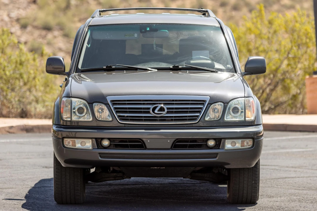2005 Lexus LX 2nd Gen - Image 2 of 31