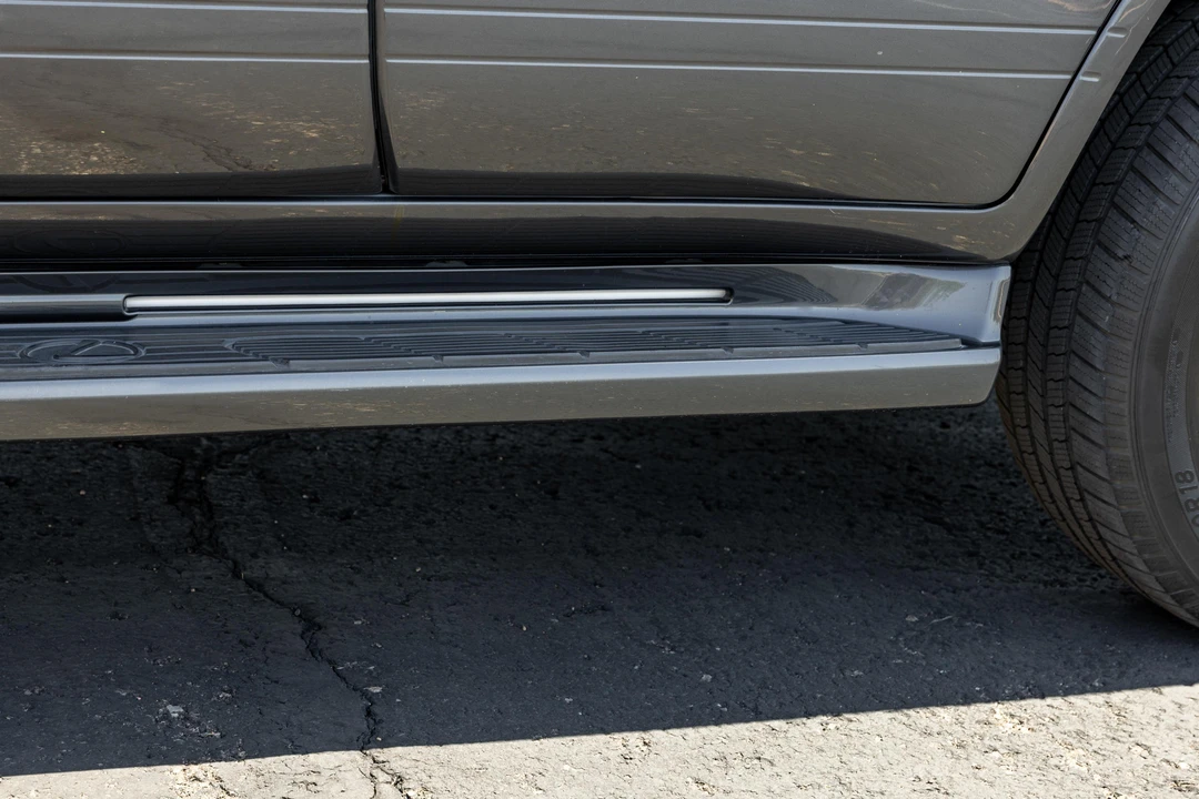 2005 Lexus LX 2nd Gen - Image 25 of 31