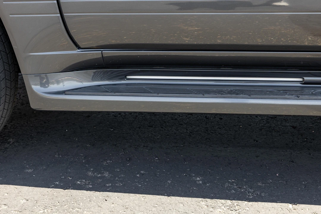 2005 Lexus LX 2nd Gen - Image 24 of 31