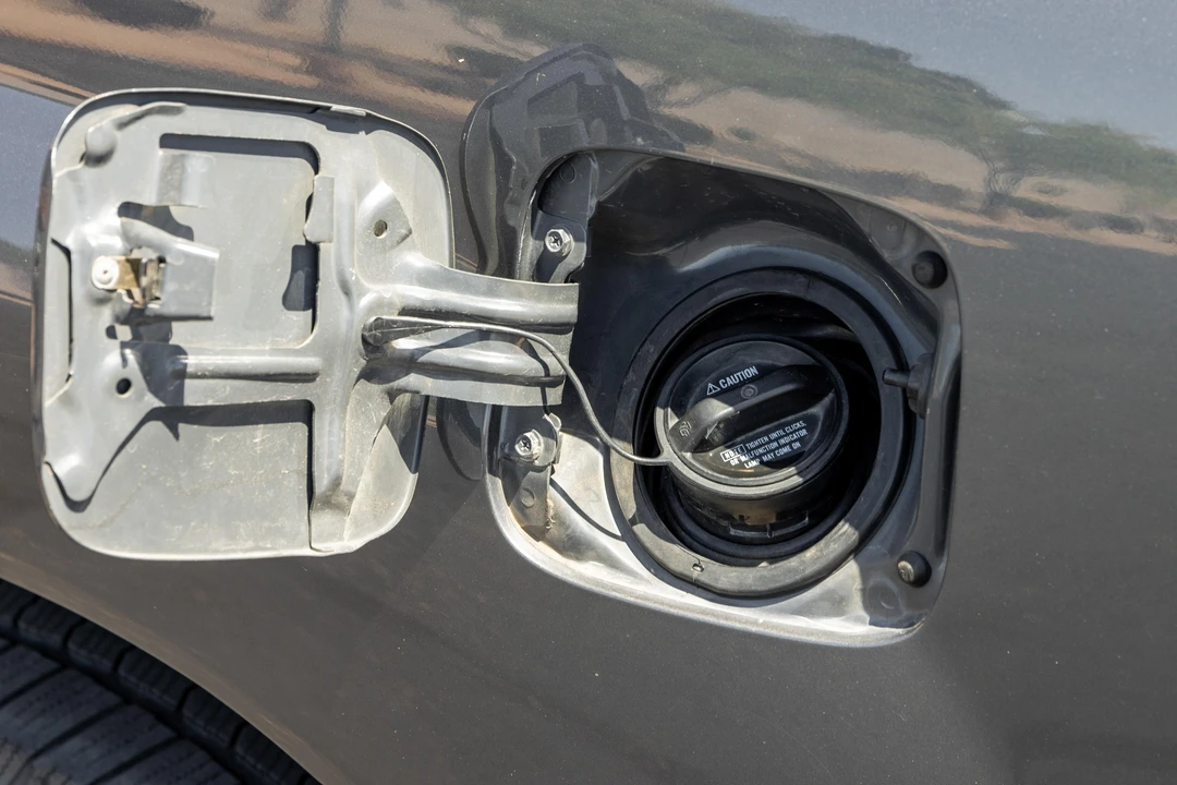 2005 Lexus LX 2nd Gen - Image 29 of 31