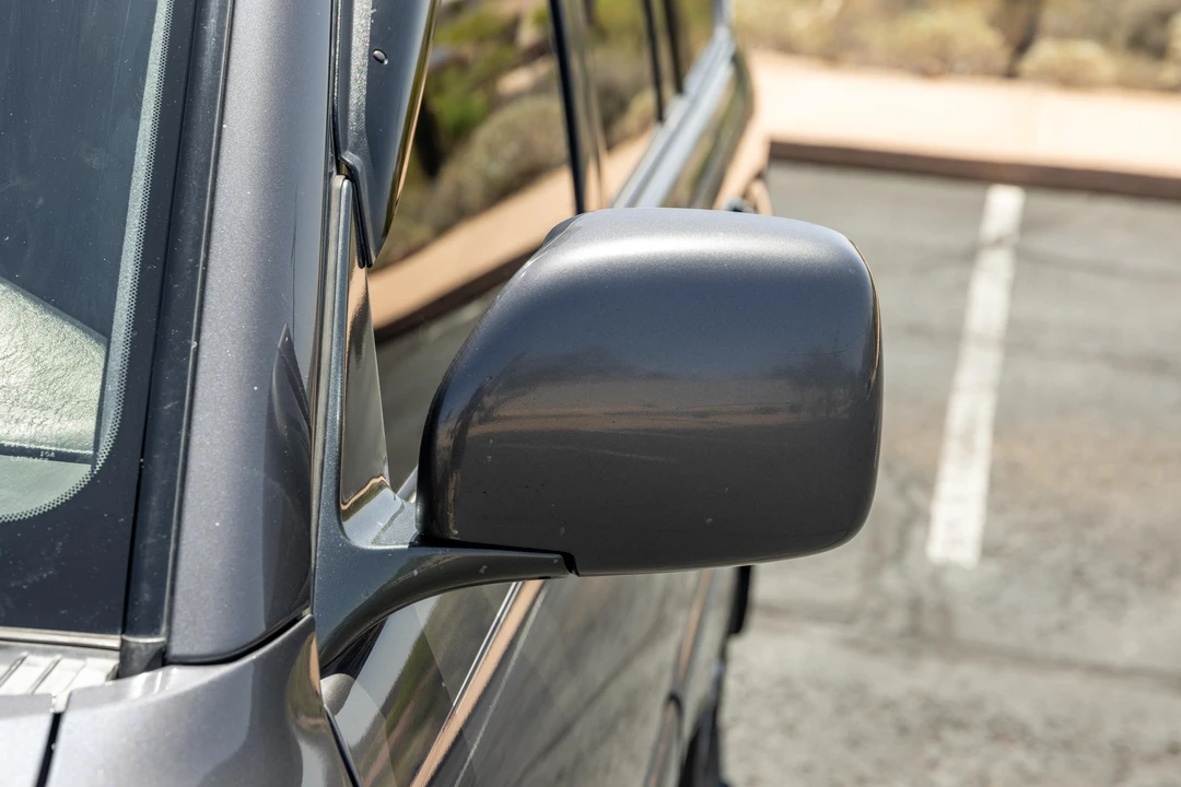 2005 Lexus LX 2nd Gen - Image 19 of 31