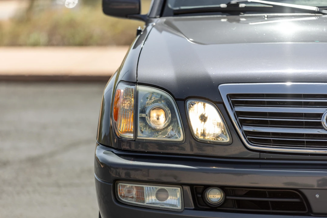 2005 Lexus LX 2nd Gen - Image 10 of 31