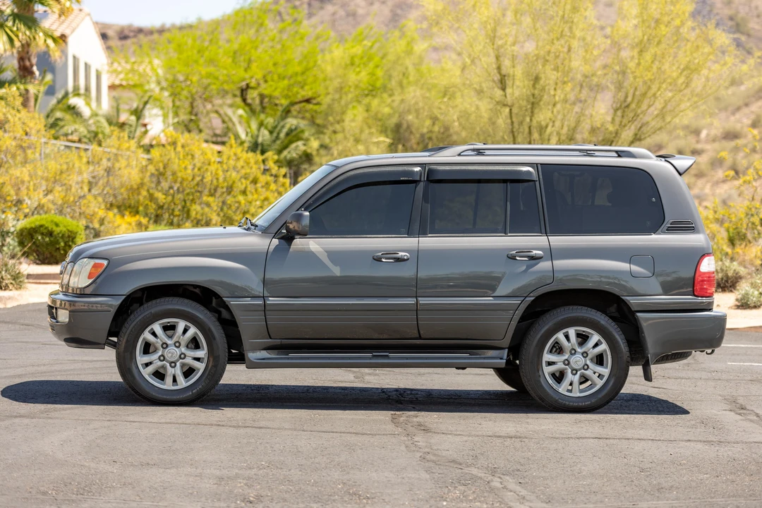 2005 Lexus LX 2nd Gen - Image 6 of 31