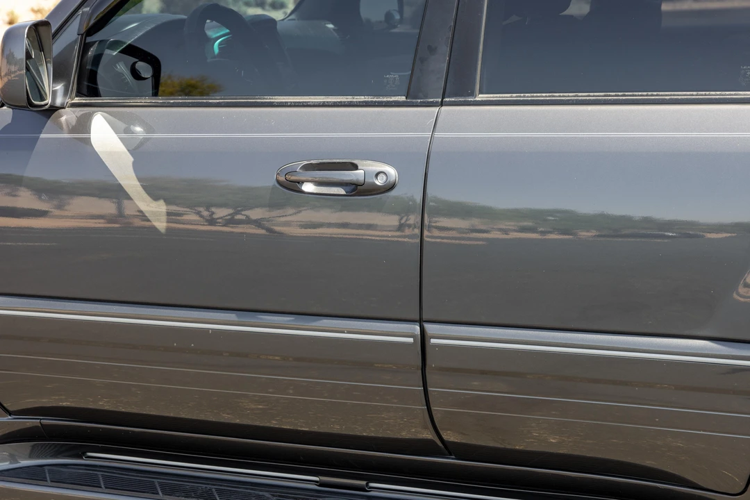 2005 Lexus LX 2nd Gen - Image 21 of 31