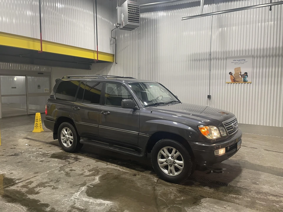 2005 Lexus LX 2nd Gen - Image 15 of 31