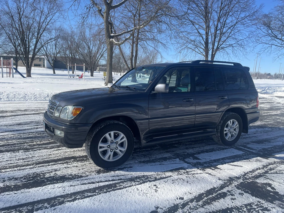 2005 Lexus LX 2nd Gen - Image 9 of 31