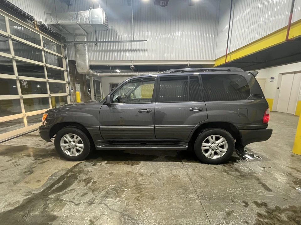 2005 Lexus LX 2nd Gen - Image 10 of 31