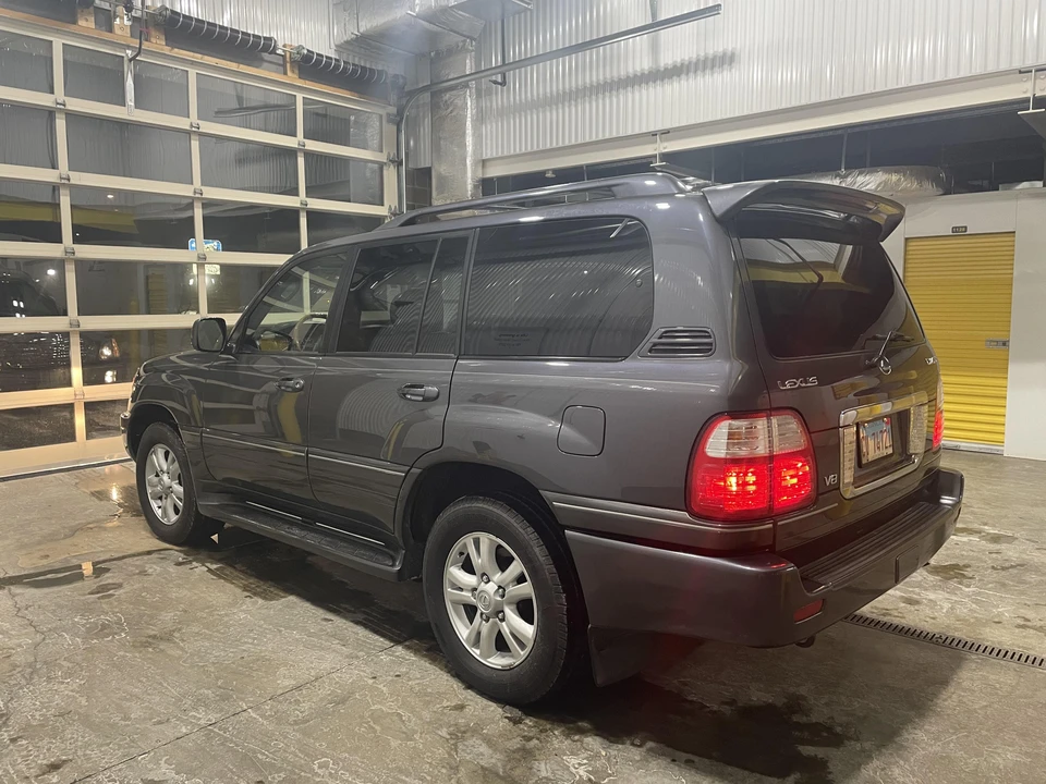 2005 Lexus LX 2nd Gen - Image 11 of 31