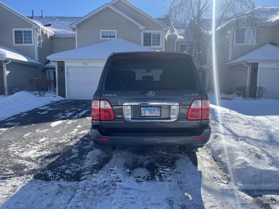 2005 Lexus LX 2nd Gen - Image 12 of 31