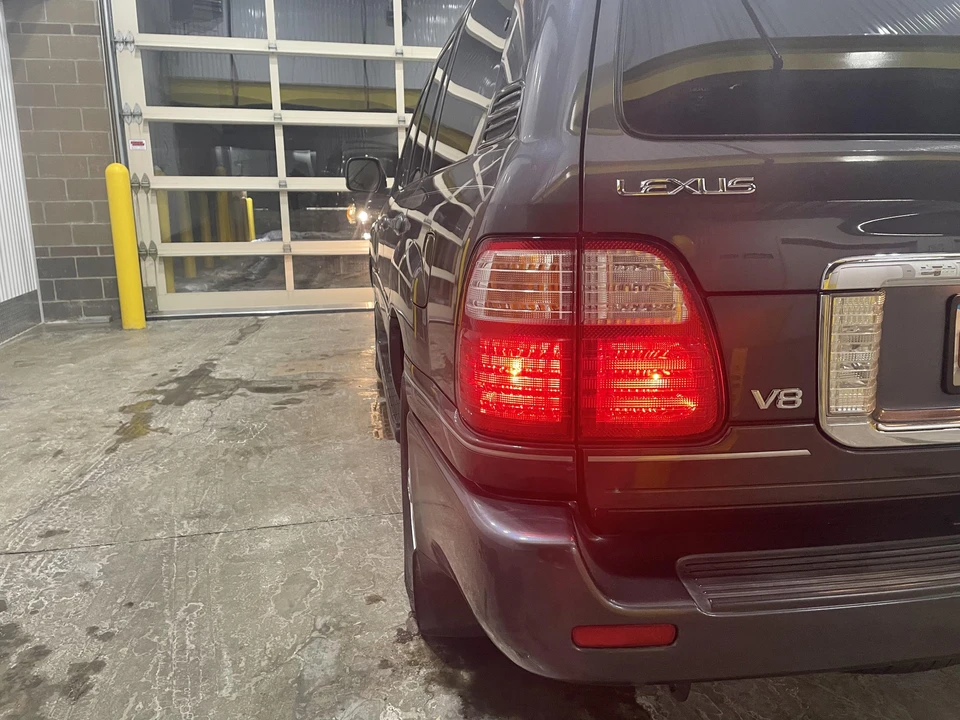 2005 Lexus LX 2nd Gen - Image 21 of 31