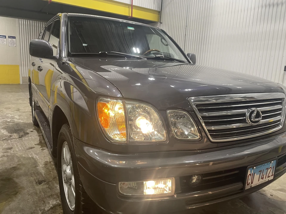 2005 Lexus LX 2nd Gen - Image 17 of 31