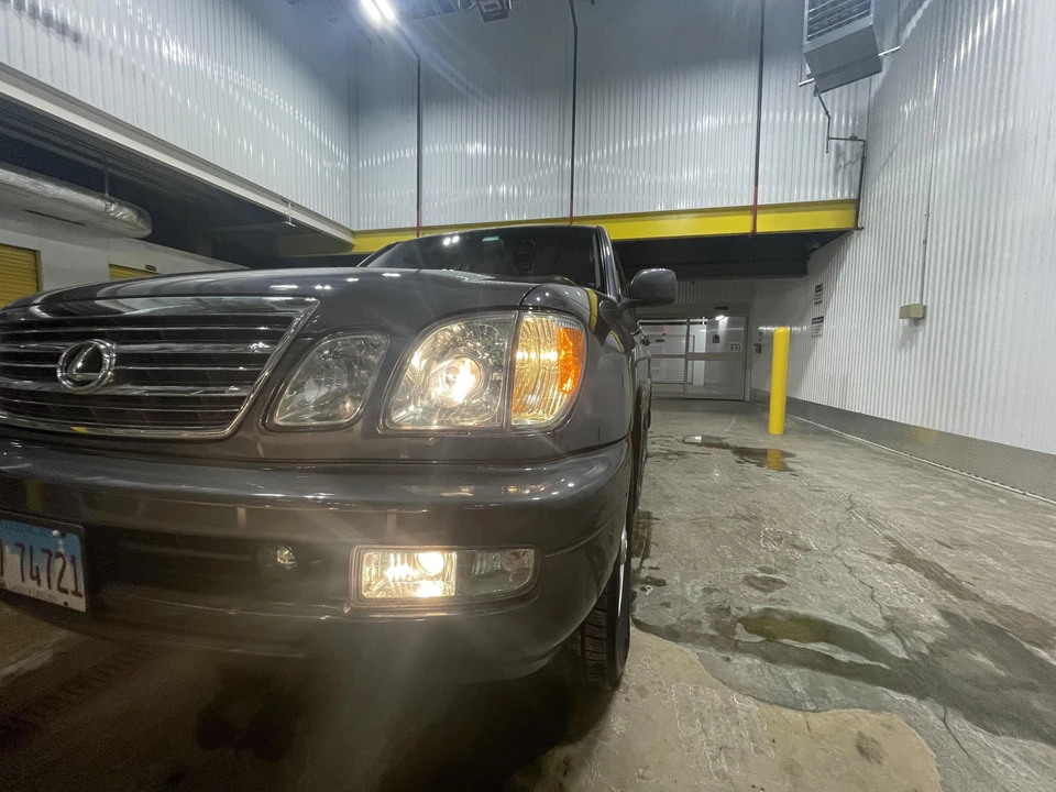 2005 Lexus LX 2nd Gen - Image 18 of 31
