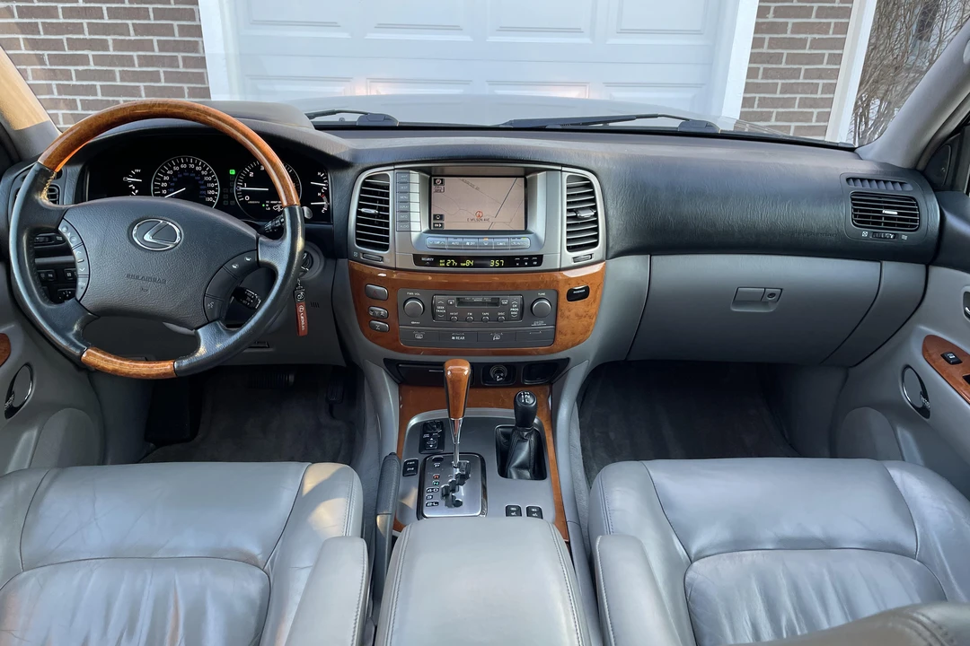 2005 Lexus LX 2nd Gen - Image 30 of 31