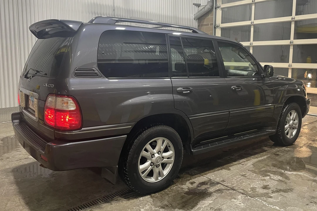 2005 Lexus LX 2nd Gen - Image 4 of 31