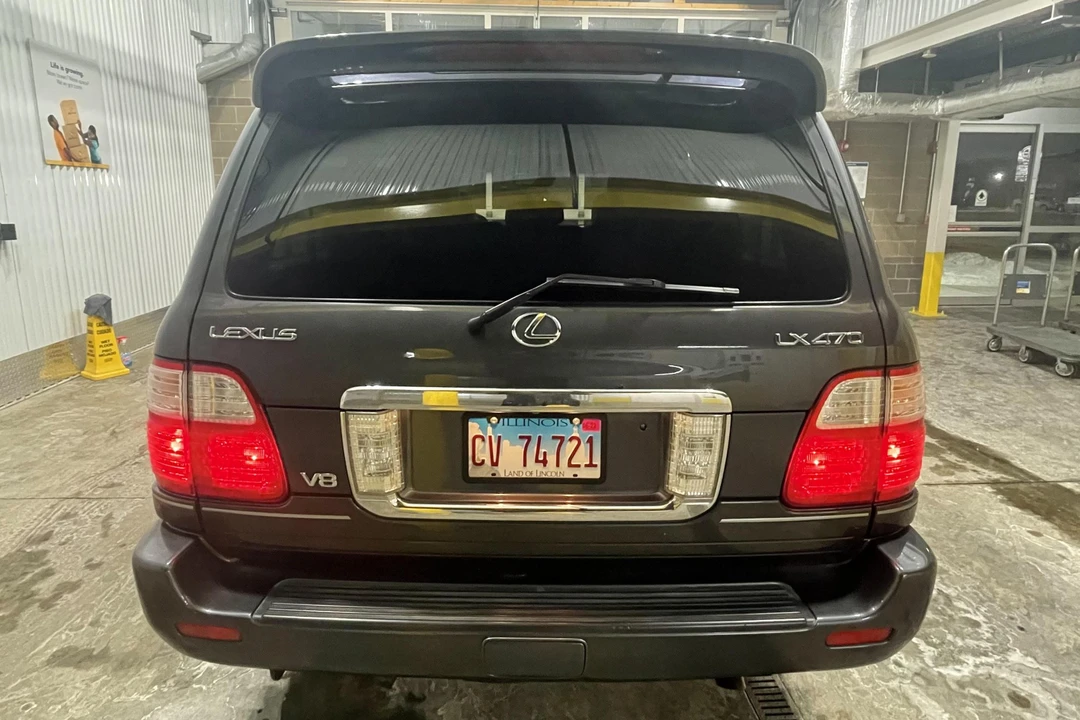 2005 Lexus LX 2nd Gen - Image 5 of 31