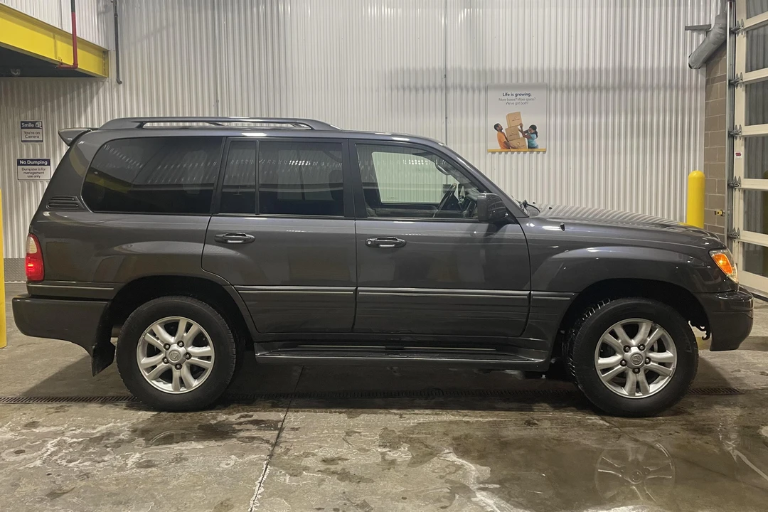 2005 Lexus LX 2nd Gen - Image 3 of 31