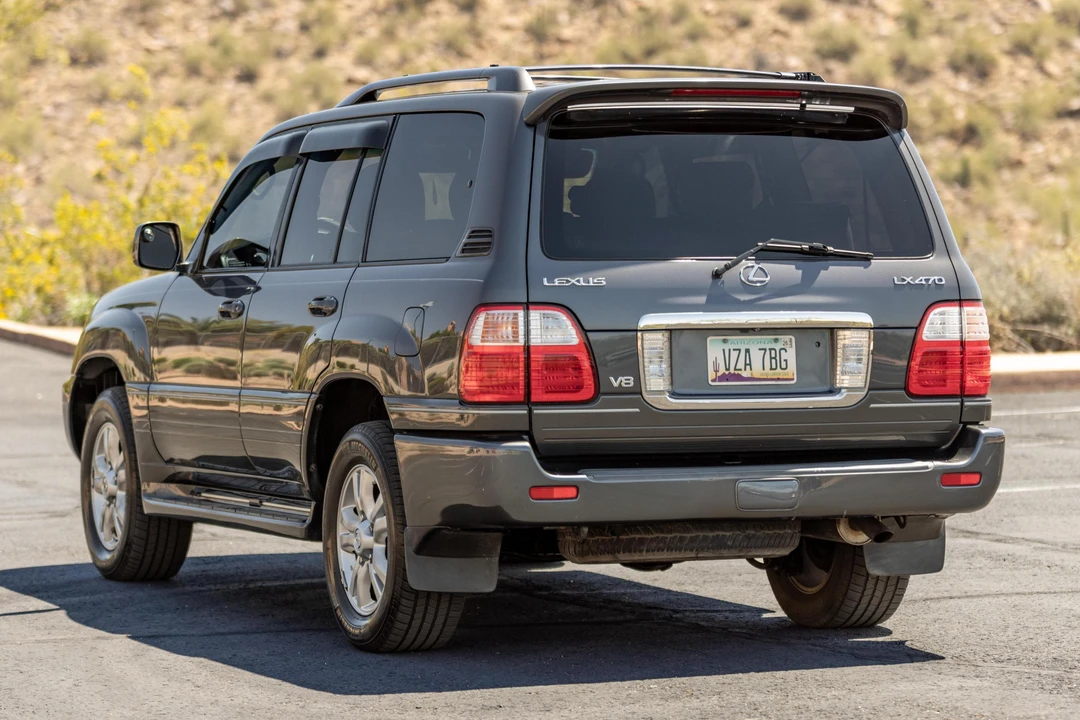 2005 Lexus LX 2nd Gen - Image 4 of 31