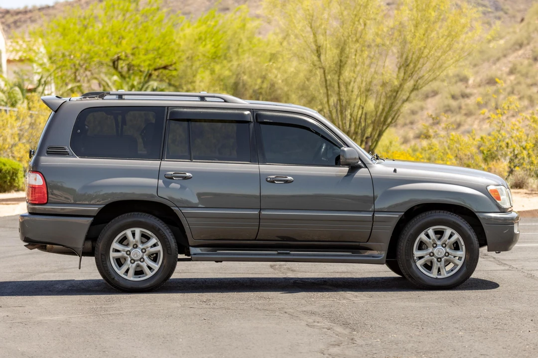 2005 Lexus LX 2nd Gen - Image 3 of 31