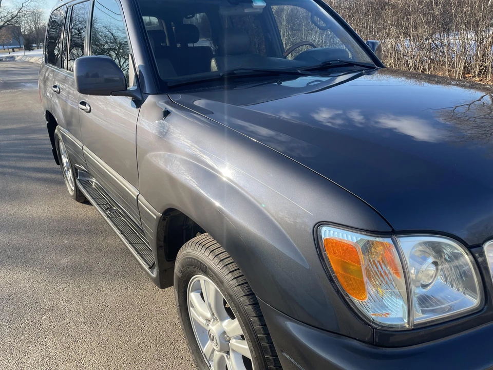 2005 Lexus LX 2nd Gen - Image 26 of 31