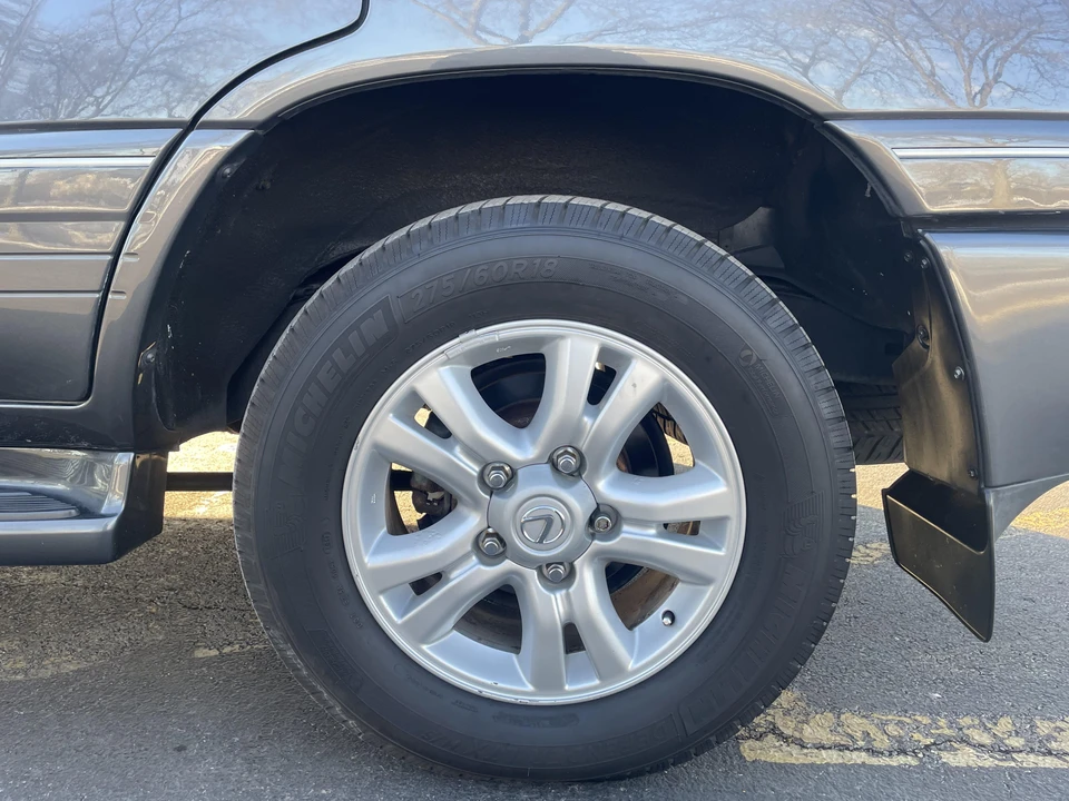 2005 Lexus LX 2nd Gen - Image 27 of 31