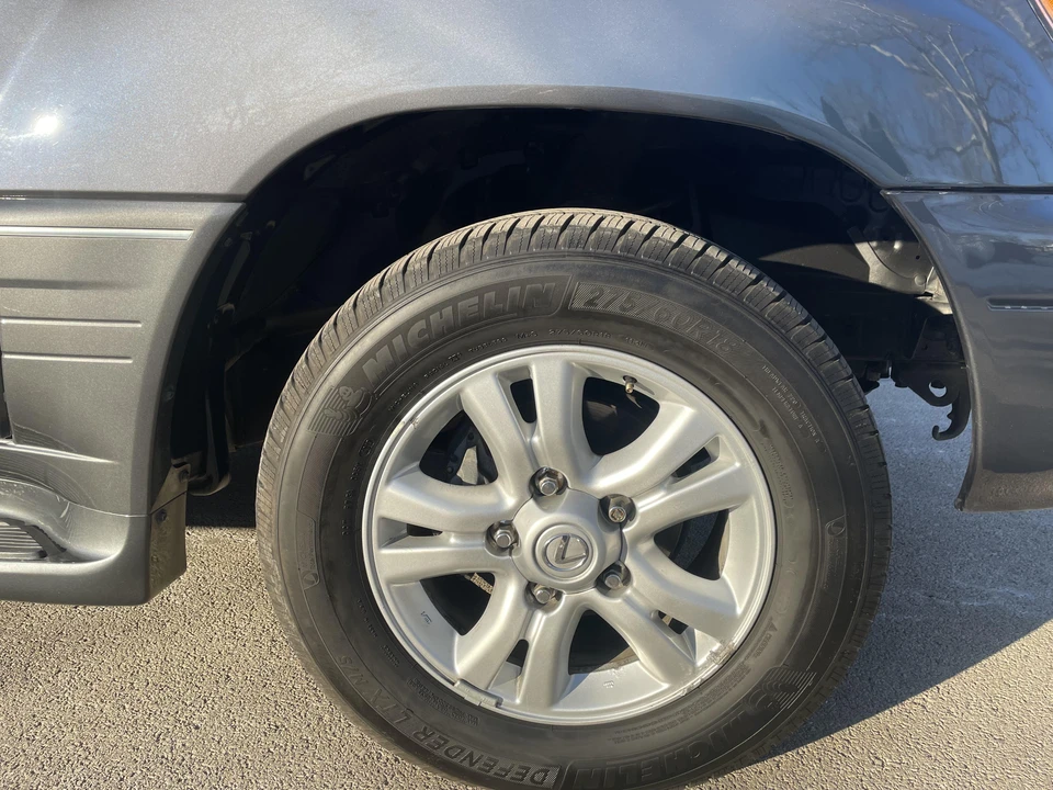 2005 Lexus LX 2nd Gen - Image 29 of 31