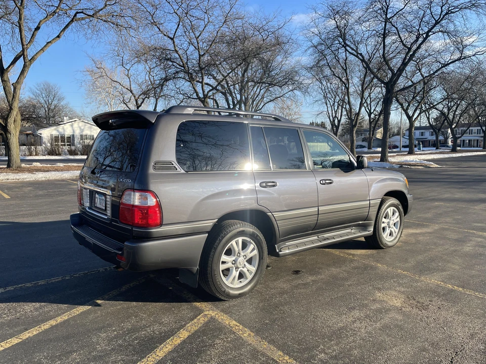 2005 Lexus LX 2nd Gen - Image 13 of 31