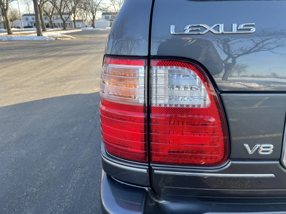 2005 Lexus LX 2nd Gen - Image 22 of 31