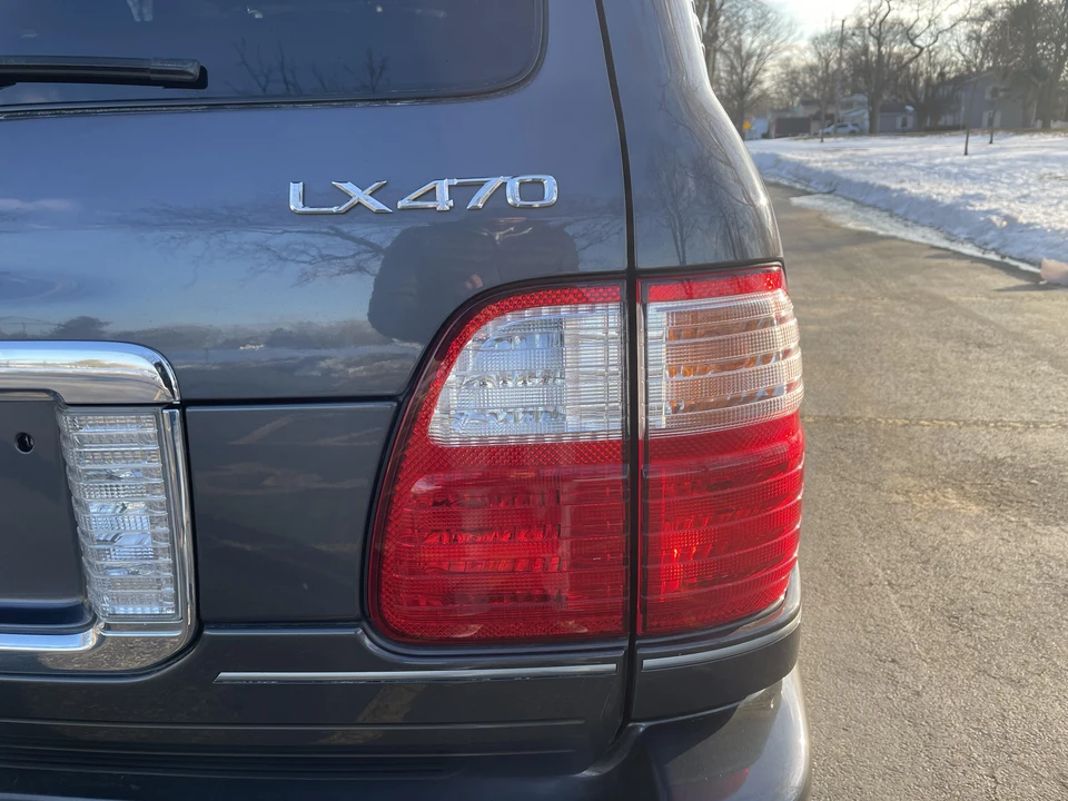 2005 Lexus LX 2nd Gen - Image 25 of 31