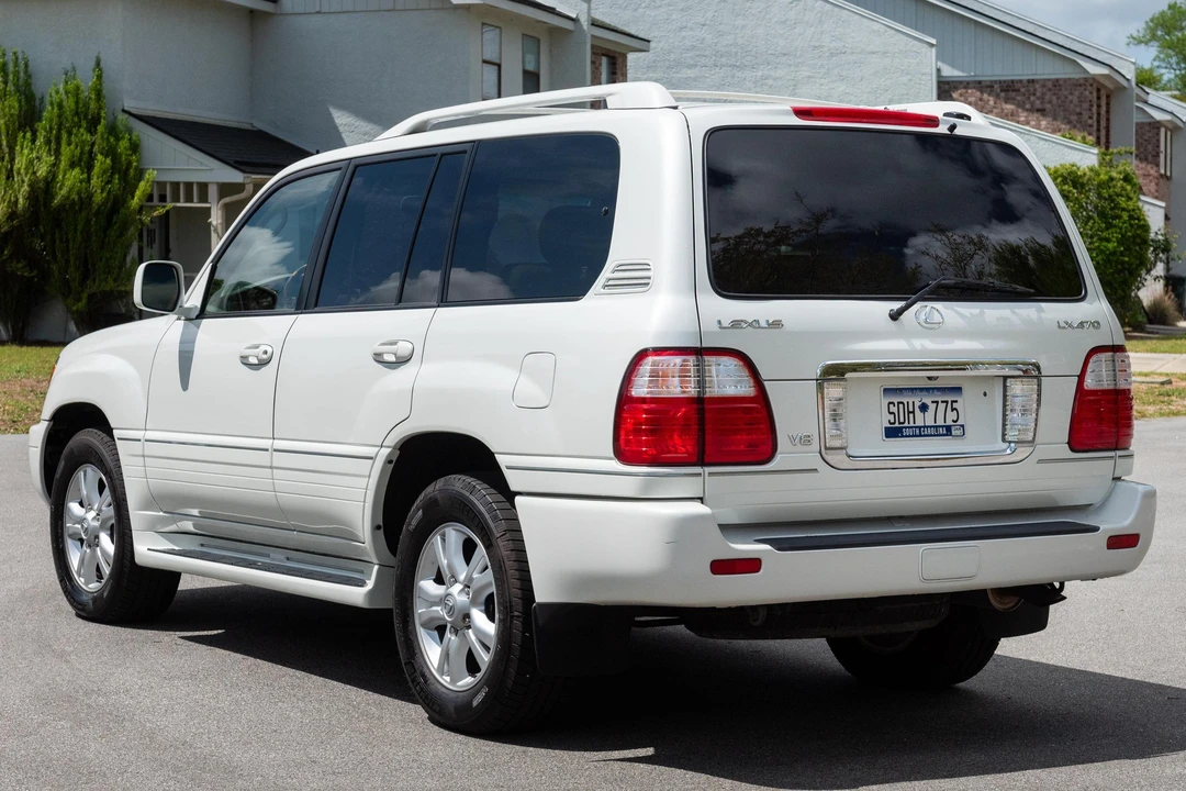2005 Lexus LX 2nd Gen - Image 4 of 31