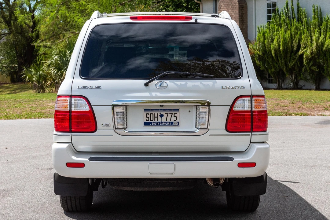 2005 Lexus LX 2nd Gen - Image 5 of 31