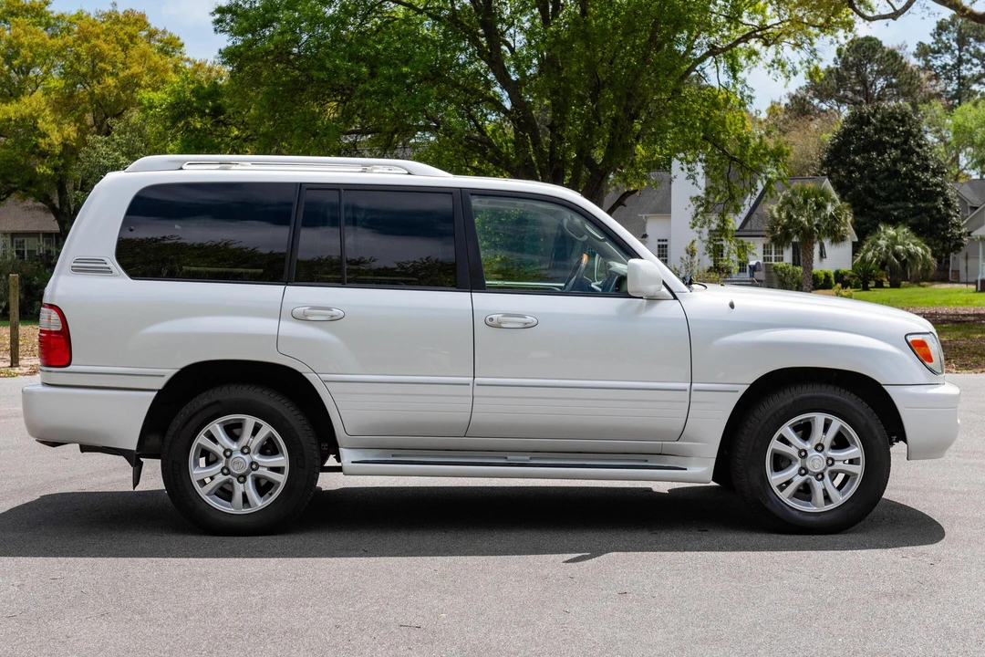 2005 Lexus LX 2nd Gen - Image 3 of 31
